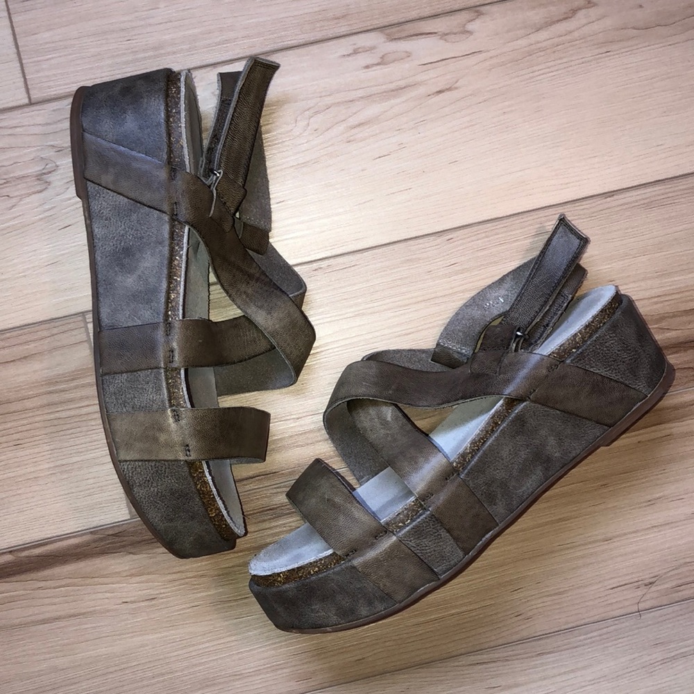 Antelope platform grey Leather sandals 👡